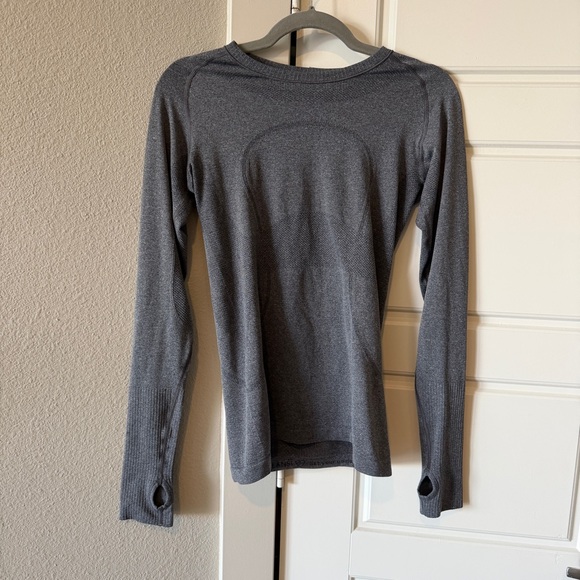 Lululemon Swiftly Tech Long Sleeve Heathered Black size 6 - Picture 4 of 6